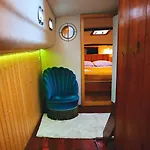 Sleepboat Luxlife Yatch Botel