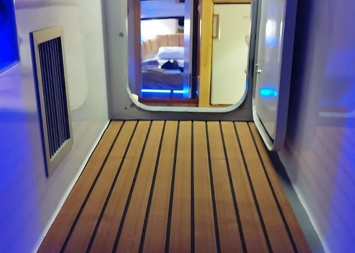 Botel Sleepboat Luxlife Yatch Porto