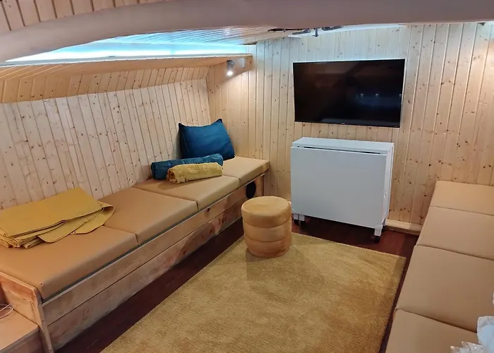 Sleepboat Luxlife Yatch Botel *