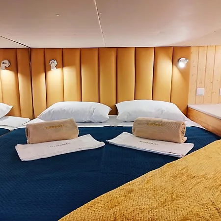 Båthotell Sleepboat Luxlife Yatch *