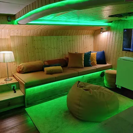 Sleepboat Luxlife Yatch