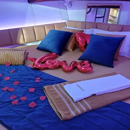 Sleepboat Luxlife Yatch Porto