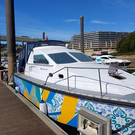 Sleepboat Luxlife Yatch