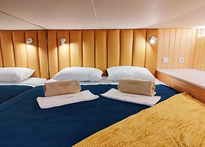 بوتيل Sleepboat Luxlife Yatch *