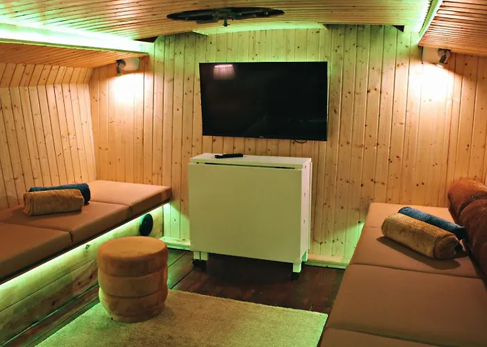 بوتيل Sleepboat Luxlife Yatch *