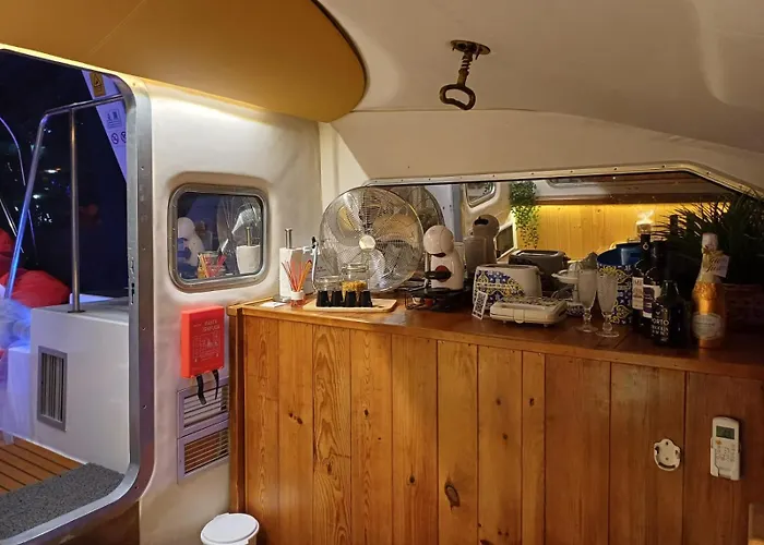 بوتيل Sleepboat Luxlife Yatch بورتو