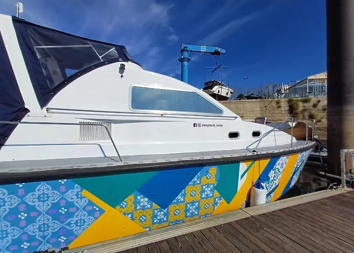 بوتيل Sleepboat Luxlife Yatch