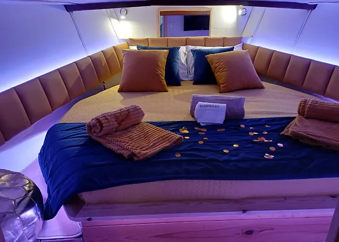 بوتيل Sleepboat Luxlife Yatch بورتو