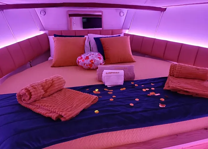 بوتيل Sleepboat Luxlife Yatch *