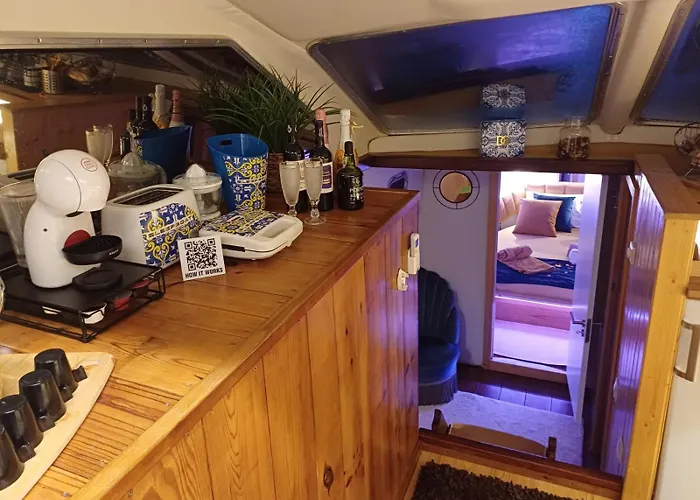 بوتيل Sleepboat Luxlife Yatch بورتو