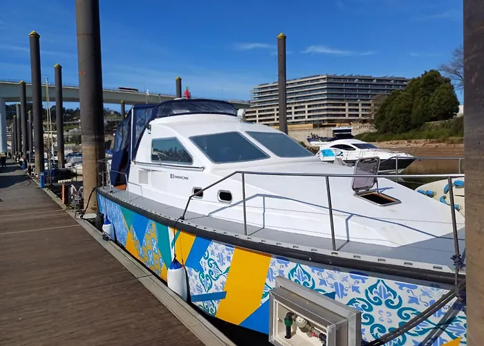 Sleepboat Luxlife Yatch