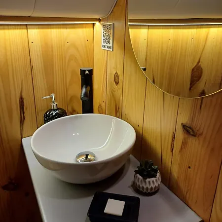 Úszó hotel Sleepboat Luxlife Yatch *