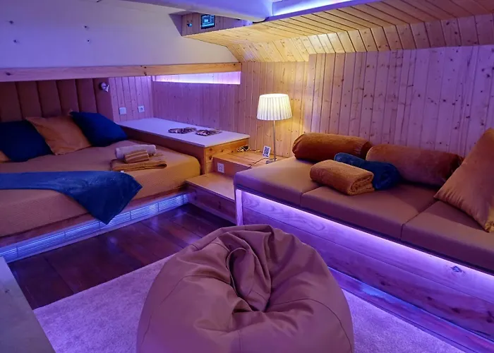 Sleepboat Luxlife Yatch